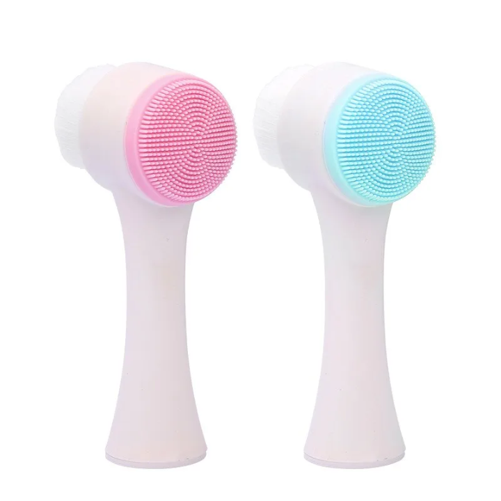 Brosse nettoyante visage a double face présente des poils en silicone doux