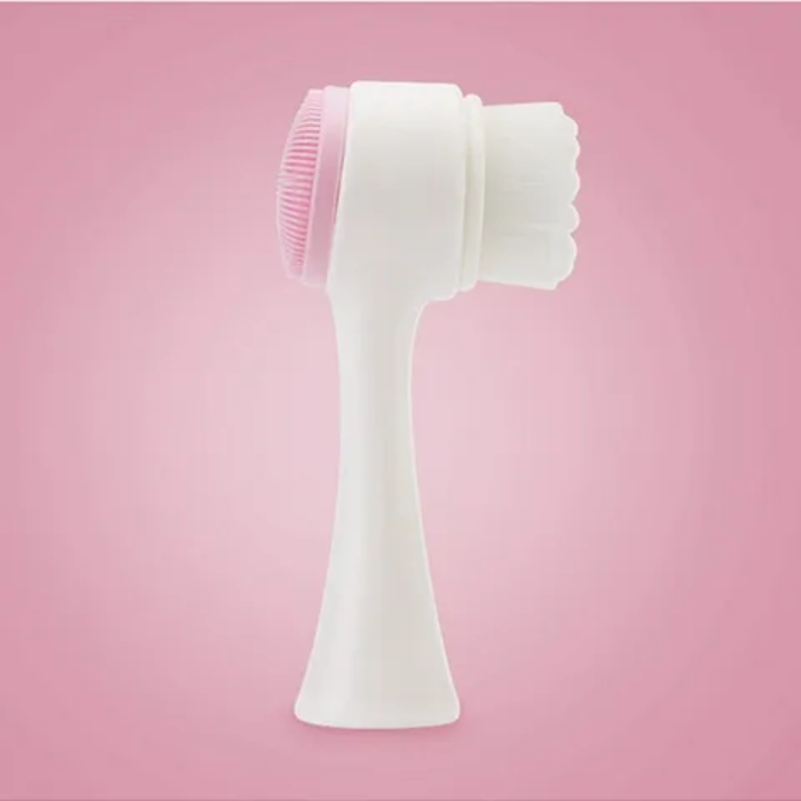Brosse nettoyante visage a double face présente des poils en silicone doux