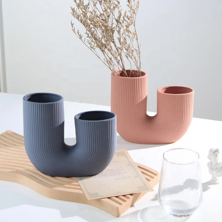 vases décoratifs modernes en forme de “U”