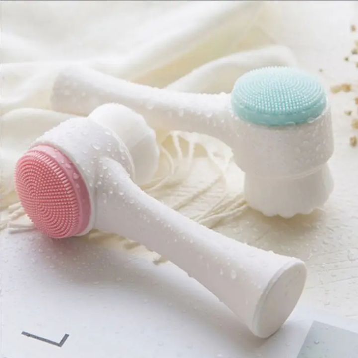 Brosse nettoyante visage a double face présente des poils en silicone doux