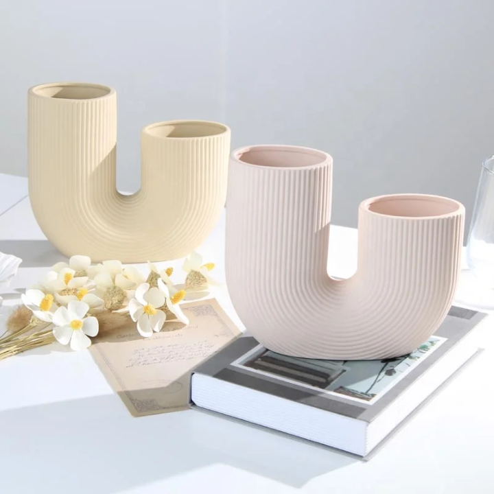 vases décoratifs modernes en forme de “U”